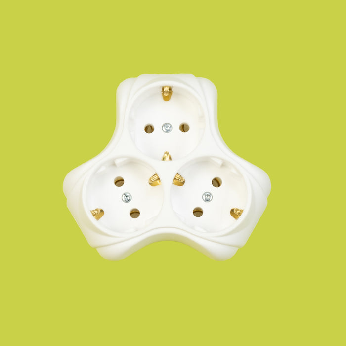 Almera DAISY GROUP SOCKET 9140618 3 განყოფილებიანი გამანაწილებელი/სამკაპი დამიწებით, 16A 250V